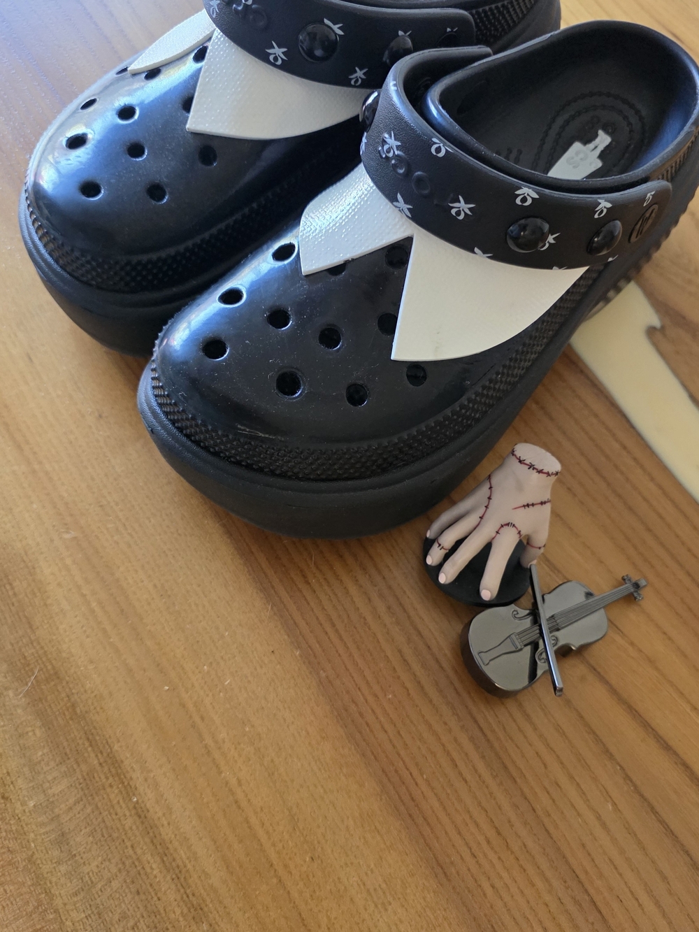 Crocs Wednesday Edition - Picture 7 of 7